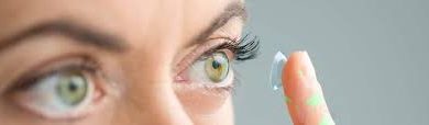 كيفية اختيار أفضل العدسات اللاصقة للعيون الجافة