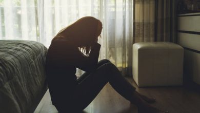 أعراض الاكتئاب وأسبابه وعلاجه
