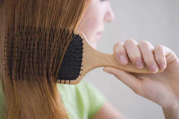 أسباب الشعر الخفيف عند النساء وعلاجه