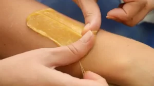 إزالة الشعر بالشمع