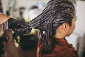 كيفية عمل سبا للشعر في المنزل بنفسكِ