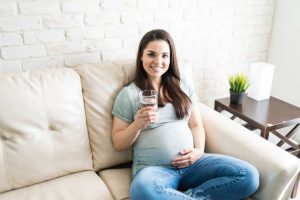 فوائد الماء للحامل في الشهور الأولى