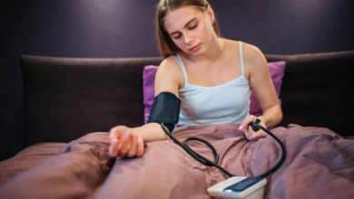 هل قلة النوم تسبب ارتفاع ضغط الدم؟