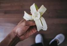 أطعمة يجب تناولها وتجنبها عند الإصابة بالإسهال
